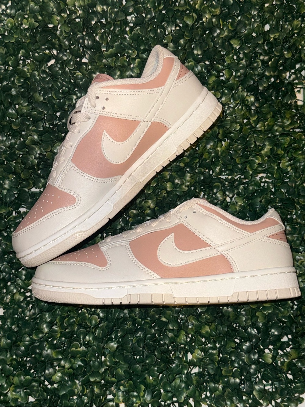 W Nike Dunk Low size 8 (women’s) Pink/White NEW (NO LID)